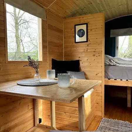 Kuscheltage Im Zirkuswagen Am Kanal Im Muensterland *