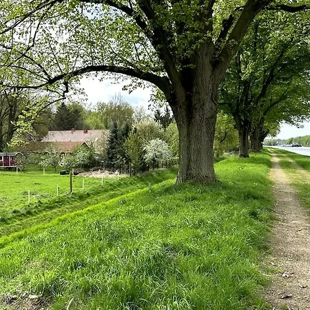 Kuscheltage Im Zirkuswagen Am Kanal Im Muensterland