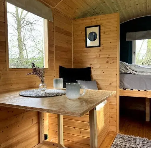 Kuscheltage Im Zirkuswagen Am Kanal Im Muensterland *