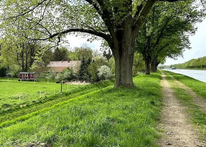 Kuscheltage Im Zirkuswagen Am Kanal Im Muensterland